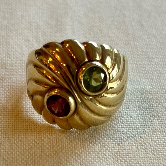 Vintage 14K Gold Garnet and Peridot Ring - Picture 9 of 16
